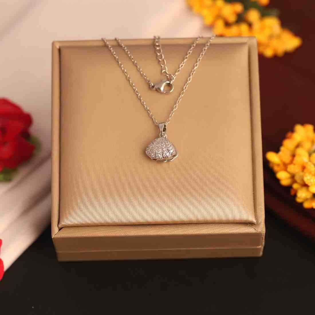 Elegant Sparkling Seashell Pendant Necklace with Pearl – Silver Plated